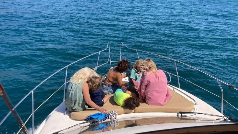 Fuengirola : 2 hours LUXURY Yacht Dolphin Trip DRINKS SNACKS - Key Points