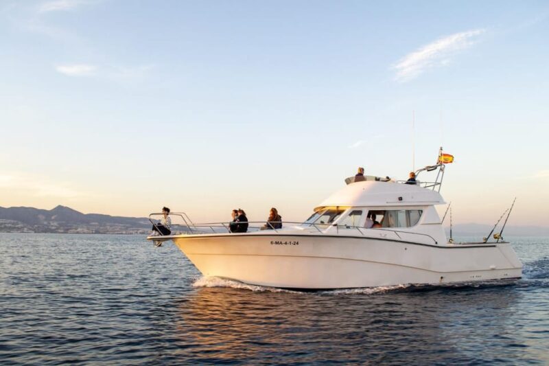 Fuengirola- 2 Hr Excursion en Yate con bebidas y apertivos - The Yacht: Comfort and Convenience