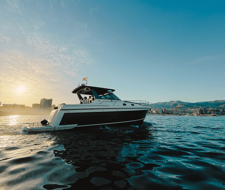 Fuengirola : Luxury cruise private yacht VIP sunset - An In-Depth Look at the Fuengirola Private Yacht Sunset Cruise