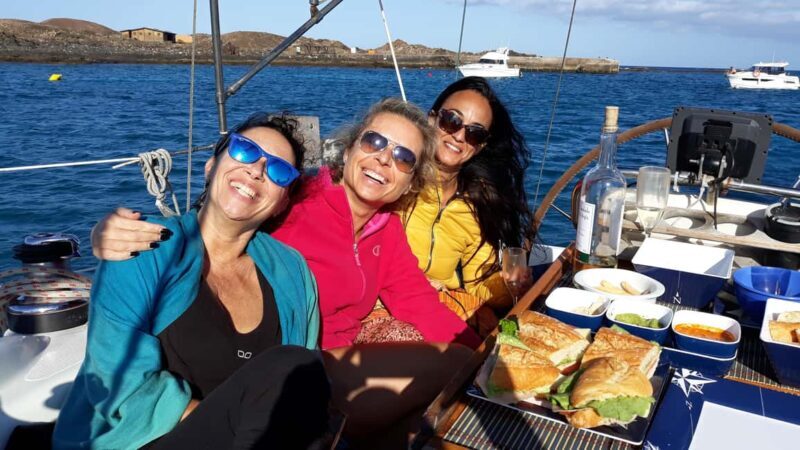 FUERTEVENTURA: CORRALEJO PRIVATE SAILING TOUR AROUND ISLA DE LOBOS - Key Points