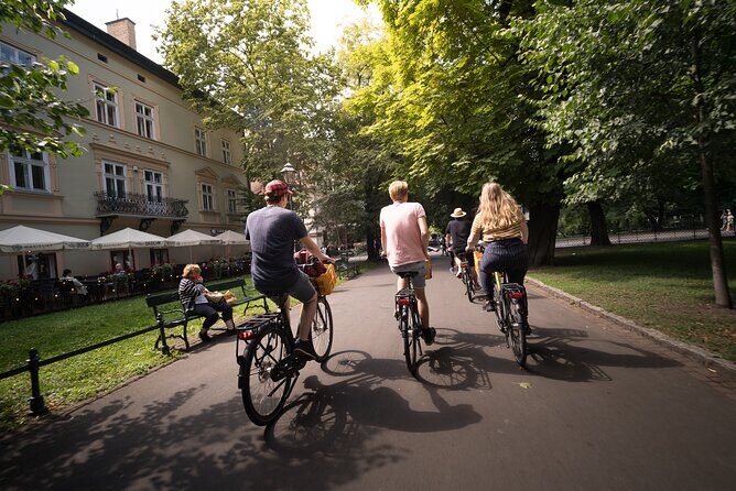 Full Bike Tour - the Old Town, Jewish Qtr & the Ghetto NEW BIKES - Who Should Book This Tour?