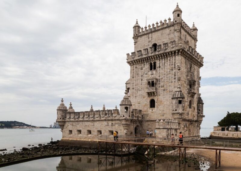 Full city of Lisbon on board of a private car - Frequently Asked Questions