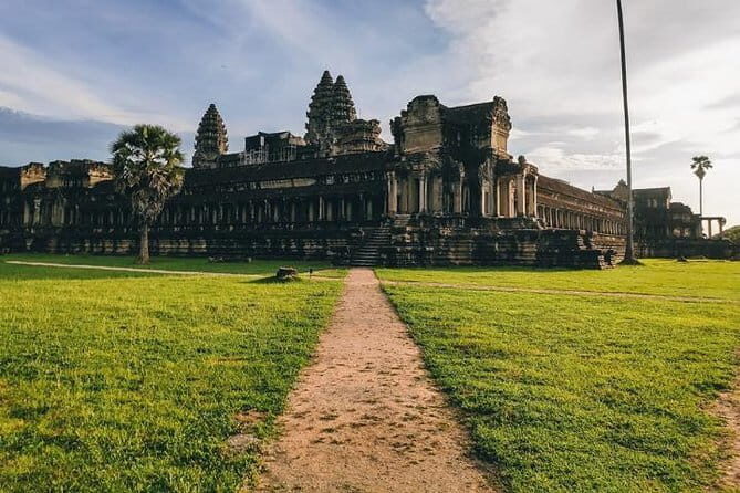 Full Day Angkor Wat Complex Small Group Tour - The Tour Breakdown: An In-Depth Look at Your Day in Angkor