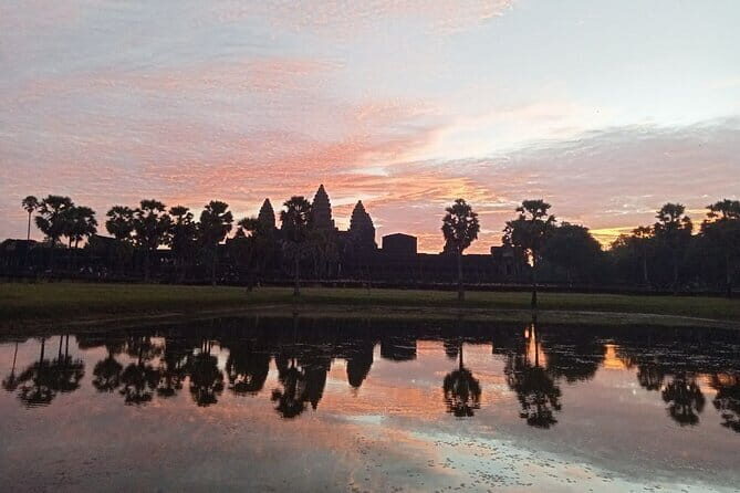 Full Day Angkor Wat Sunrise and Banteay Srei Tour - Village Life and Local Craftsmanship in Preah Dak
