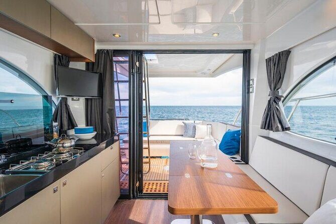 Full day cruise with lunch and aperitif at sunset - Who Should Consider This Tour?