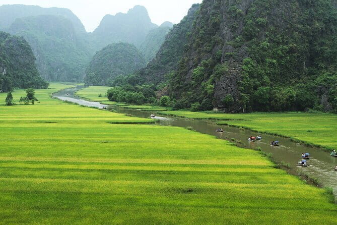 Full Day Guided Shared Tour in Hoa Lu, Trang An and Mua Cave - Discover Ninh Binh: A Full Day Guided Tour of Hoa Lu, Trang An, and Mua Cave