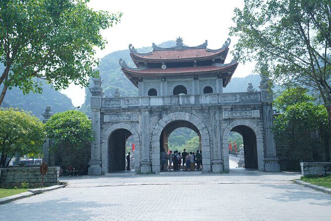 Full Day Hoa Lu/Tam Coc/ Mua Cave Tour by Limousine Bus - A Deep Dive into the Full-Day Tour Experience