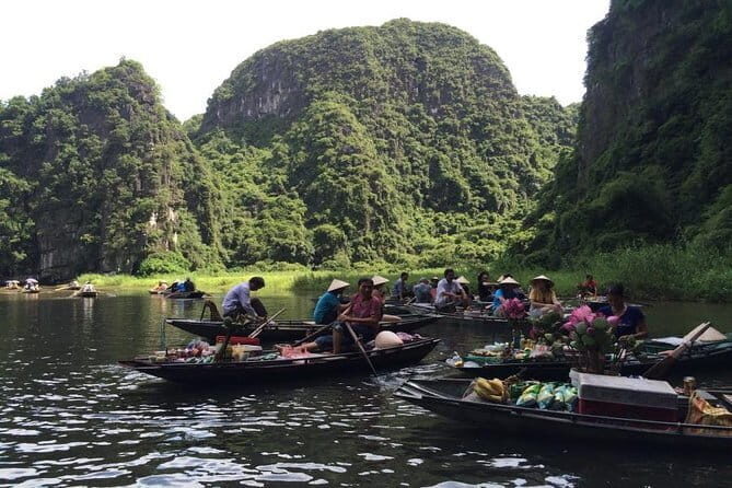 Full Day Hoa Lu Tam Coc Or Trang An Tour - Delicious Local Cuisine