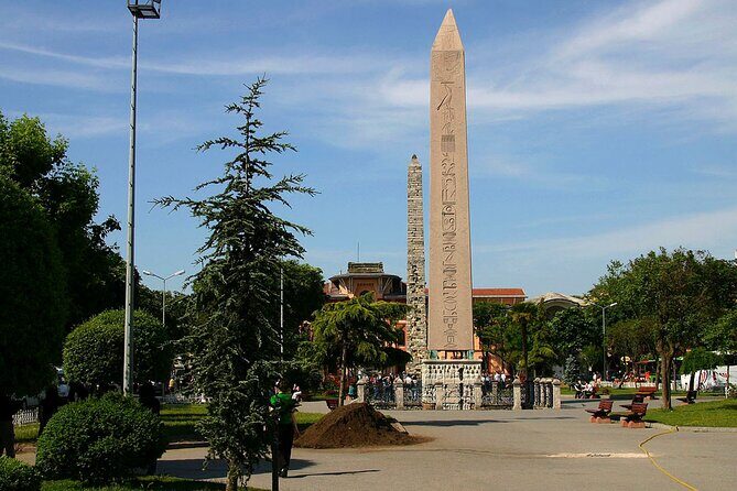 Full Day Istanbul Old City Tour With Expert Local Guide - Hagia Sophia: The Iconic Structure