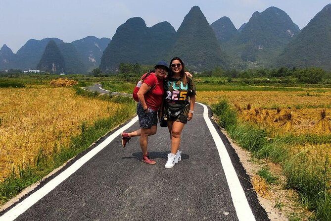 Full-Day Li-River with the 4 Star Luxury Boat VIP Room and Yangshuo Hiking Tour - Exploring the Li River and Yangshuo: A Thorough Breakdown