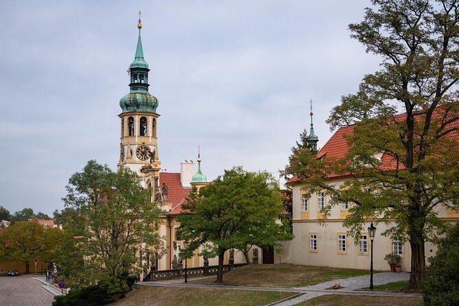 Full-Day Prague Tour with Prague Castle, Lunch and Vltava Cruise - Key Points