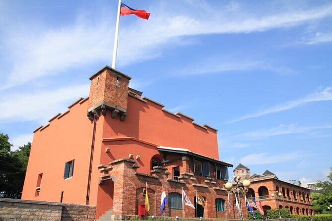 Full Day Private History Tour in Taipei City - Chiang Kai-shek Memorial Hall: A Symbol of Taiwan’s Political Legacy