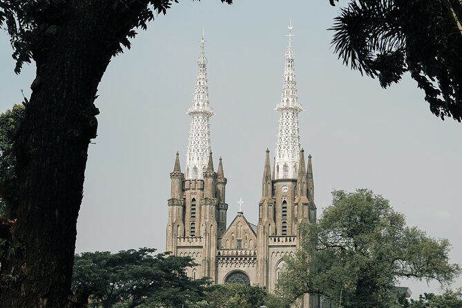 Full Day Private Jakarta Tour(Inc Lunch, Puppet show, & Souvenir) - Who Should Book This Tour?