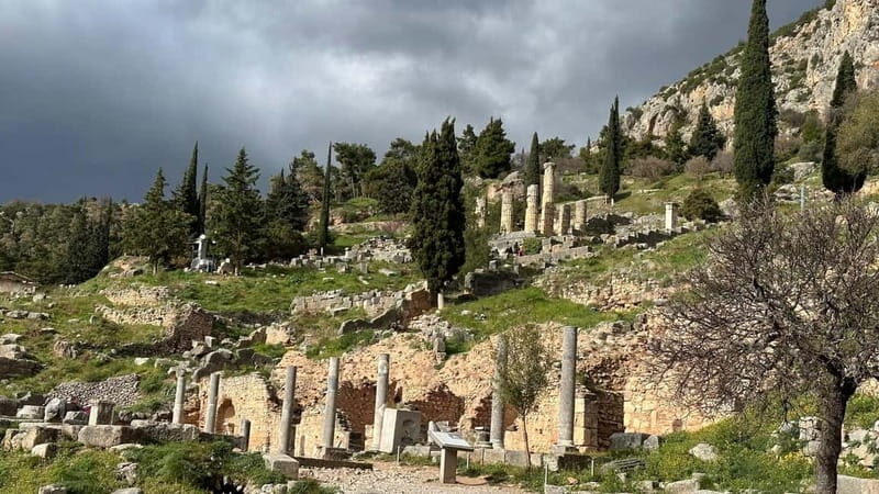 Full Day Private Tour Delphi Navel Of Earth Hosios Loukas - Who this tour suits best