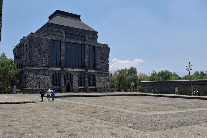 Full-Day Private Tour of Mexico City: Teotihuacan and Xochimilco - FAQs