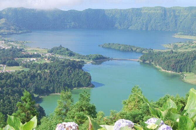 Full Day Sete Cidades & Lagoa do Fogo Tour With Lunch (West Tour) - Exploring São Miguel’s Iconic Landscapes