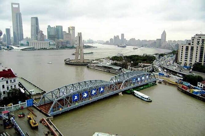 Full-Day Shanghai City Major Attractions Private Tour - Transitioning to Pudong: The Futuristic Skyline