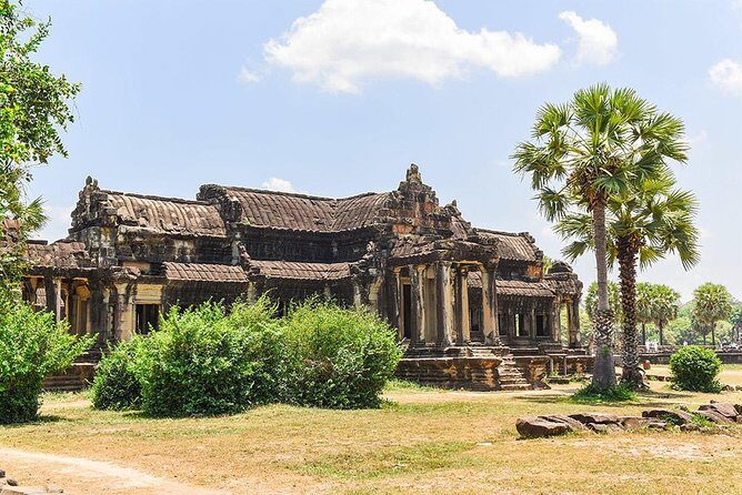 Full-Day Temples of Angkor Small Group Tour - Guides and Personal Service