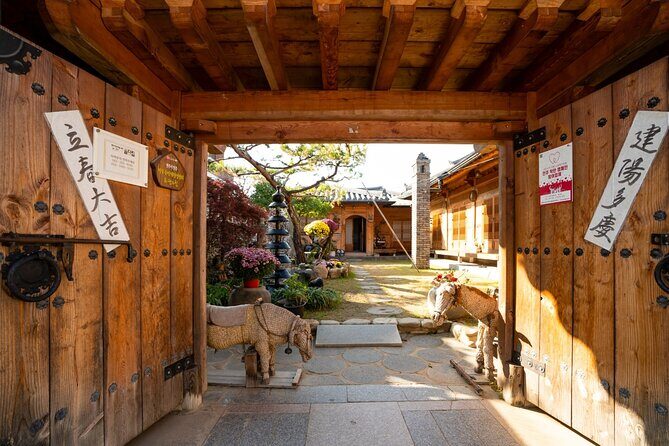 Full Day Tour Jeonju Hanok Village, Wansan Park and Gakwonsa - Key Points