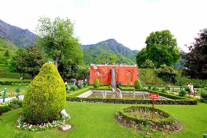 Full day tour of Srinagar with Entrance Fee, Guide, Shikara ride & Lunch - Visiting the Jama Masjid and Local Markets