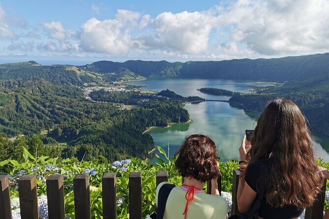 Full Day Tour Sete Cidades & Lagoa do Fogo with Lunch - Key Points