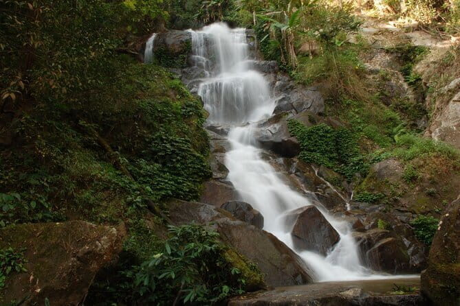 Full Day Trekking & bamboo cooking Tour in Chiang Rai - Key Points