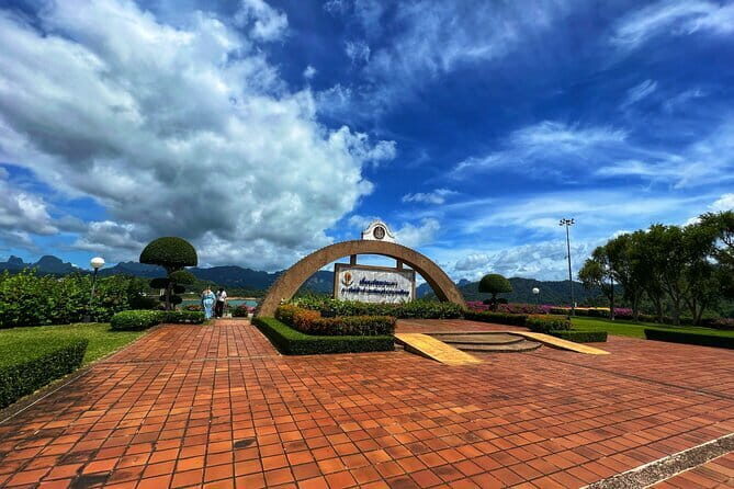 Full Day Trip to Cheowlan Lake and Samet Nangshe from Phuket - Who Should Consider This Tour?
