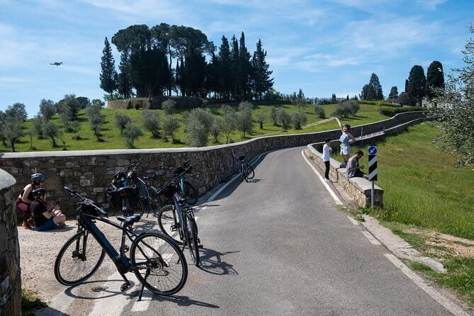 Full-Day Tuscan Hills Bike Tour With Lunch at Farm - Key Points