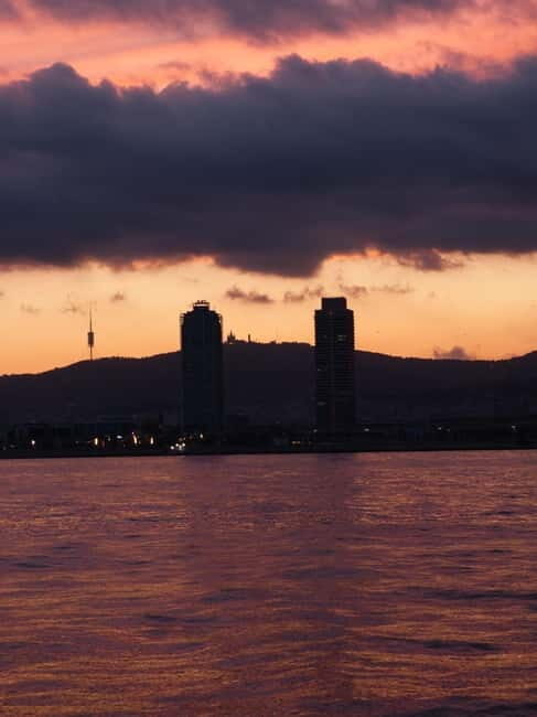 FULL MOON Boat Experience (OpenBar+Local Tapa included) - Who Is This Tour Best For?