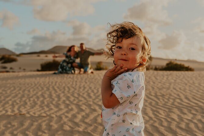 Fun and spontaneous family photoshoot - Corralejo Fuerteventura - The importance of professional editing and digital delivery