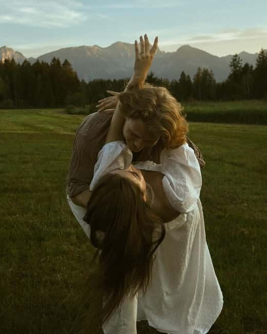 Füssen: Cinematic Photoshoot Couples, Solo & Groups - Exploring the Details of the Füssen Cinematic Photoshoot