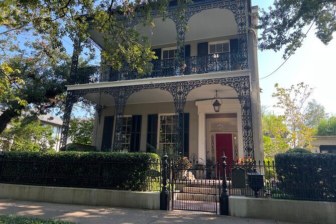 Garden District Architecture Walking Tour in New Orleans - An In-Depth Look at the Garden District Architecture Walking Tour