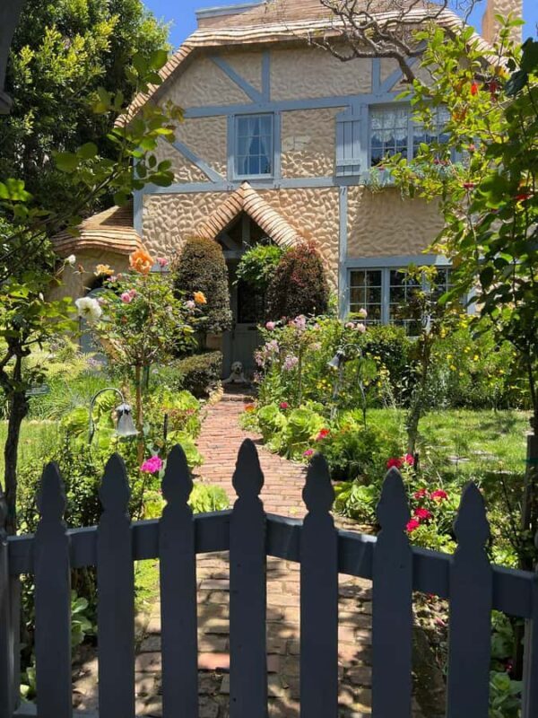 Garden Paths and Architectural Gems - A Detailed Look at the “Garden Paths and Architectural Gems” Tour