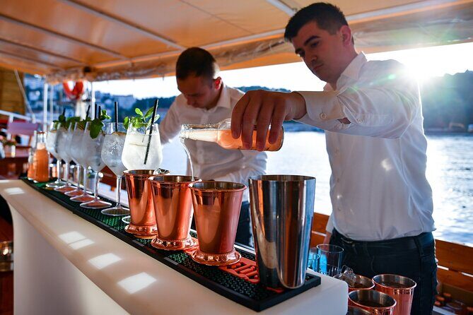 Gastro Cruise | Cruise around Dubrovnik Old Town with Lunch - Key Points