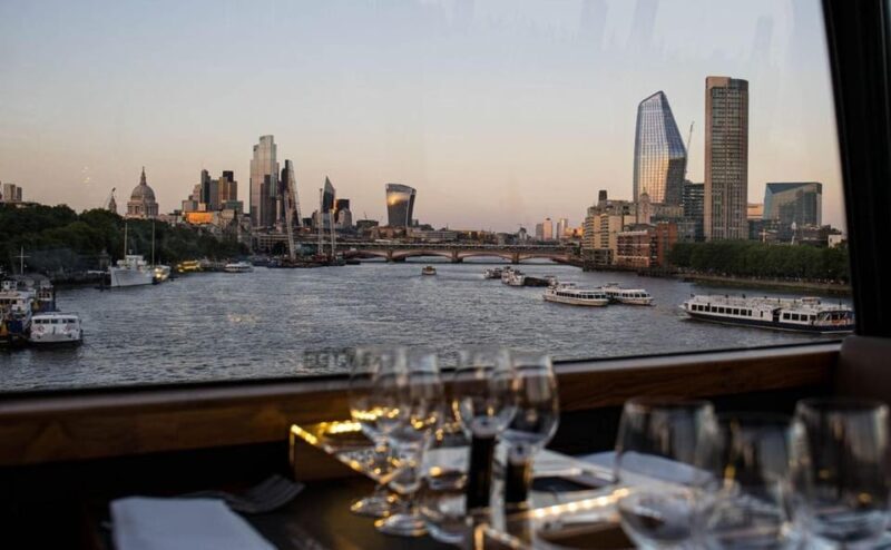 Gastronomic 6-course fine-dining dinner on Luxury London Bus - An In-Depth Look at the Experience