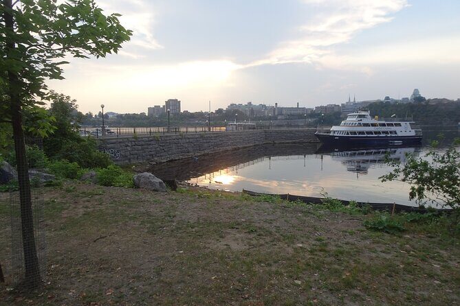 Gatineau Self Guided Walking Tour and Scavenger Hunt - The Practical Side