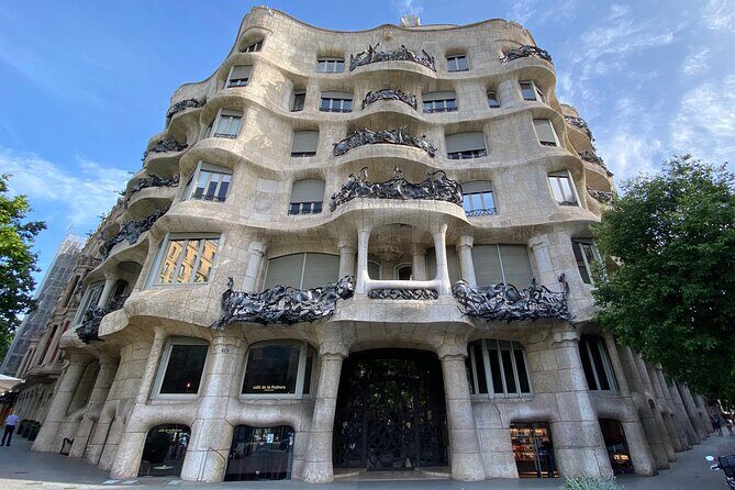 Gaudí and Barcelona Legends - Private Tour - A Deep Dive into the Tour Experience