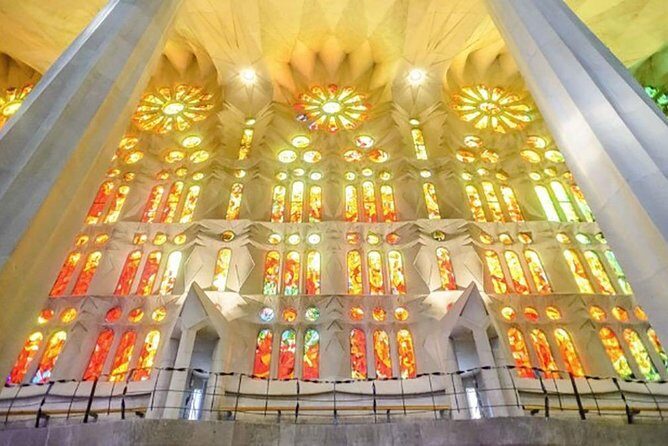 Gaudí Essential : Sagrada Familia Guided Tour - Key Points