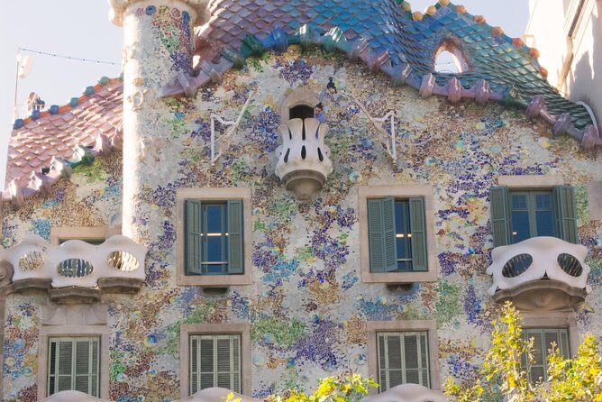 Gaudi, Modernisme And Spanish Wine - Who Should Consider This Tour?