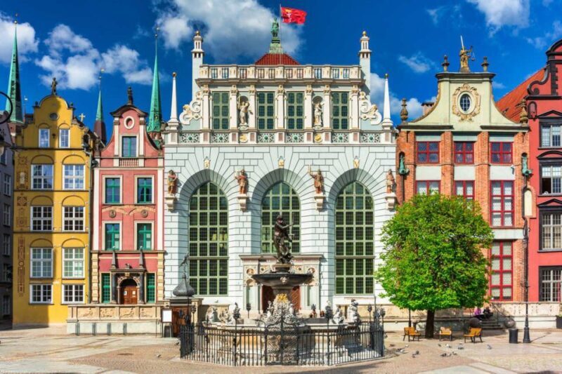 Gdansk: Small Group Walking Tour - Key Points