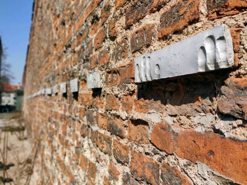 Gdask City Sights & History Guided Walking Tour in English - Authentic Insights from Reviews