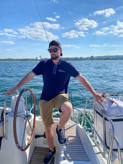 Gdask: Motlawa and Port yacht cruise with Welcome Drink - FAQs