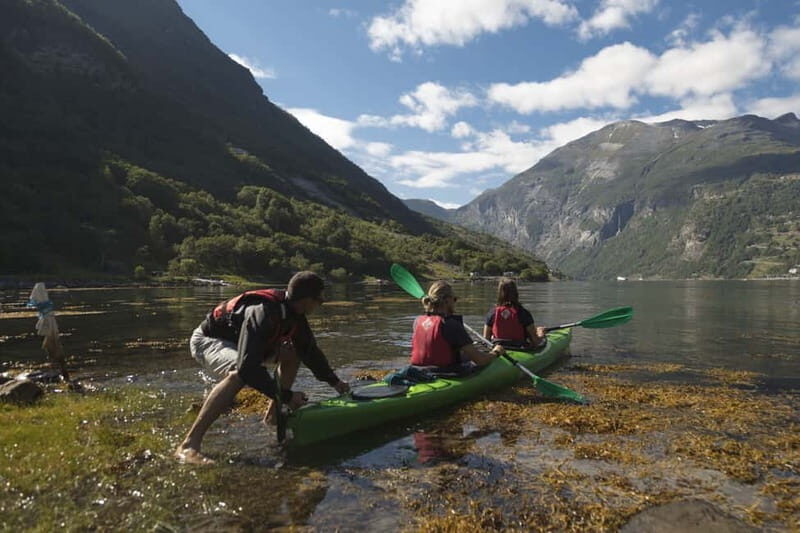 Geiranger: Guided Kayak Tour in Geiranger Fjord - An Introduction to the Experience