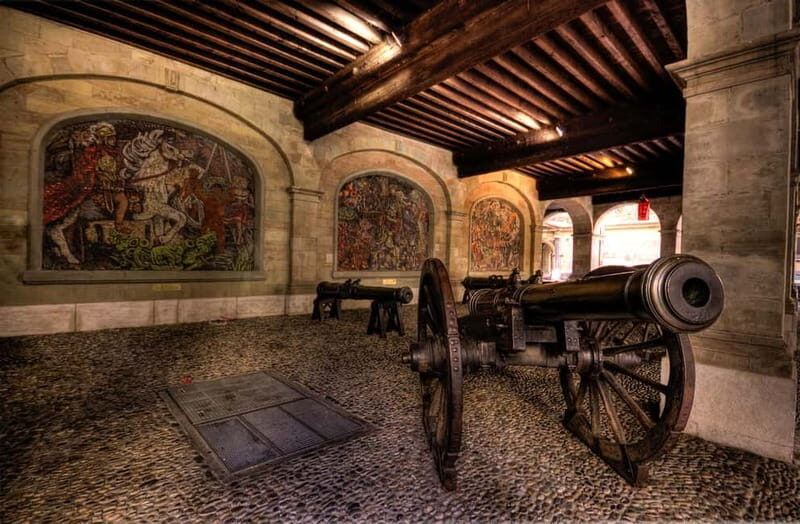 Geneva: Whispers of the Old Town Walking Tour with Apéritif - Who Would Enjoy This Experience?