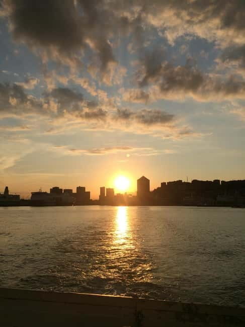 Genoa: sunset cruise to admire the city with live music - Key Points