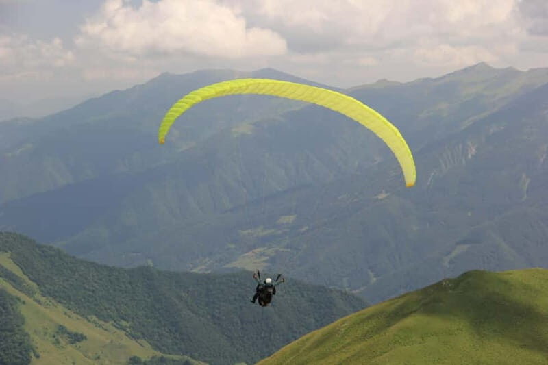 Georgia: Paragliding tandem flight in Gudauri with video - An In-Depth Look at the Paragliding Experience in Gudauri