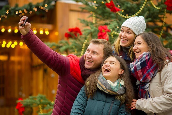 Get in the holiday spirit with a scavenger hunt by Holly Jolly Hunt in Branson - Key Points