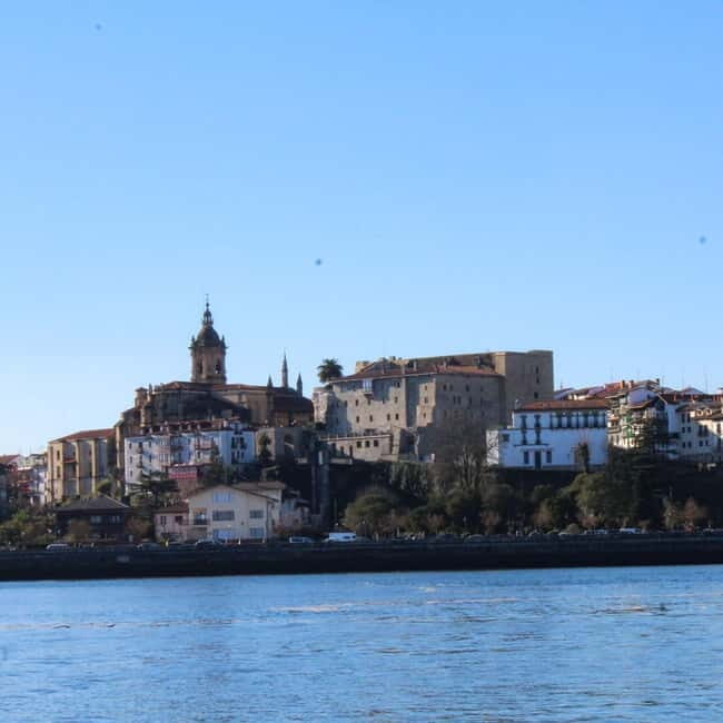 Get to know Hondarribia by sea. Audio-guided boat tour - Key Points