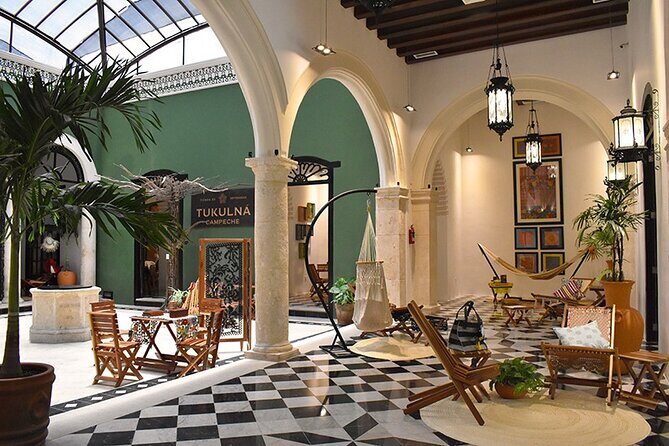 Getting to know the cultural heritage of Campeche on a walking tour - El Palacio and Cultural Centers