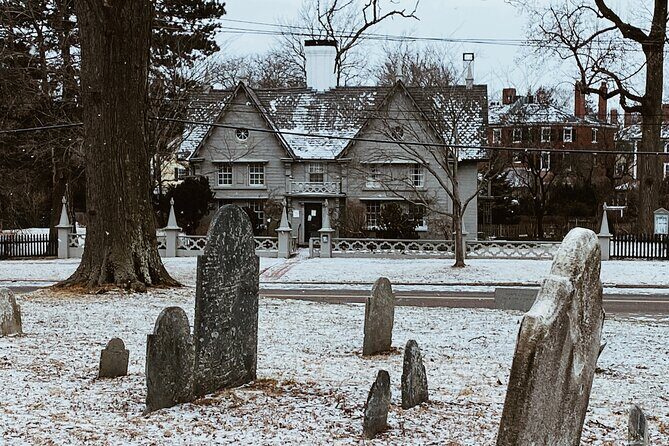 Ghosts of Christmas Past a Haunted Holiday Stroll in Salem - What Makes This Tour Stand Out?